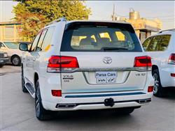 تۆیۆتا لاند کروزەر